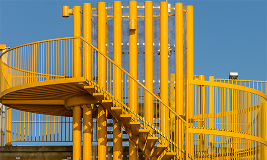 Решетчатый настил: от промышленных объектов к архитектурным решениям